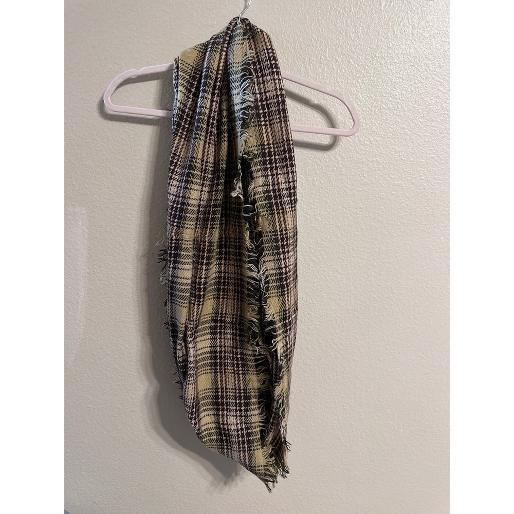Plaid Scarf with Frayed Edges - Stylish Fall Winter Accessory INFINITY